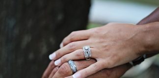 Yadda Ake Shafa Jiki Na Musamman Ga Ma’aurata. Yadda Ake Shafa Jiki Na Musamman Ga Ma'aurata.