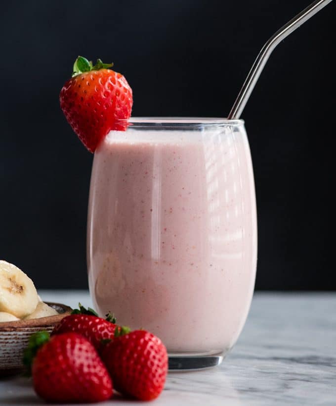 Yadda Ake Banana Da Strawberry Smoothy