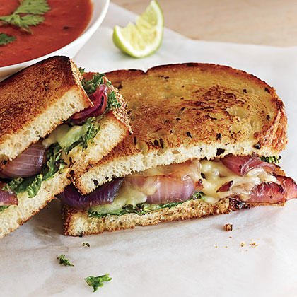 Yadda Ake Caramelized Onion Grilled Cheese Sandwich