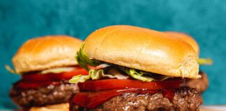 Yadda ake haɗa Beef Burgers Yadda ake haɗa Beef Burgers